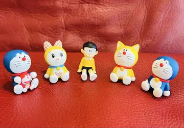 앉아있는 도라에몽 원조 컴프 세트