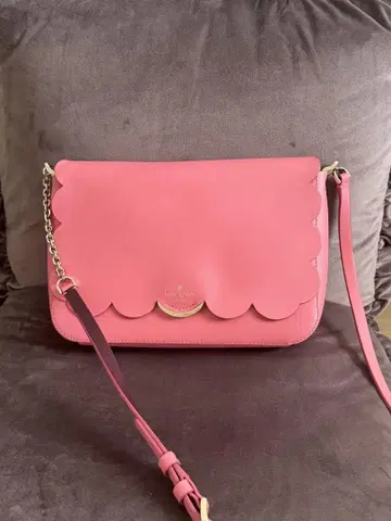 Kate spade 스캘럽 엣지 숄더백
