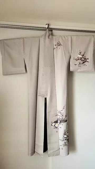 츠케사게 옅은 그레이 매화국화 산과 다야츠지 오마치 쥐색