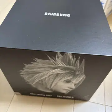 파이널 판타지 VII 리버스 콜라보 기념 박스 상자만