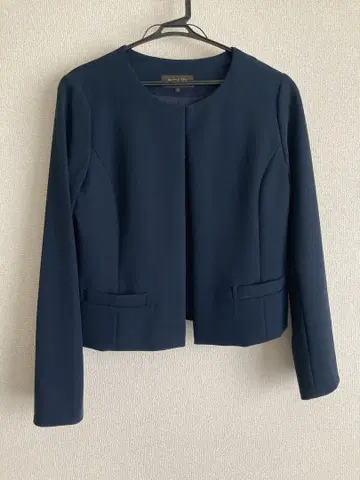 네이비 노카라 자켓과 테이퍼드 팬츠 세트