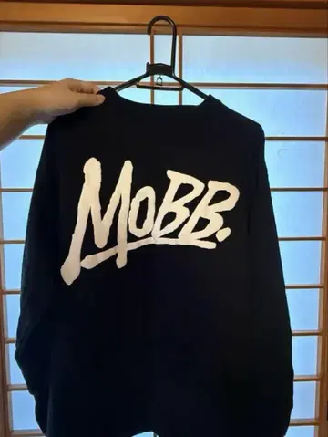 mobb 맨투맨 블랙 L 사이즈 [ 9/2까지 한정 가격 ]