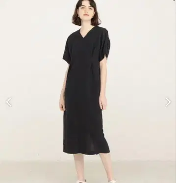 Ballsey 보르지 린넨코튼 무브 V넥 원피스