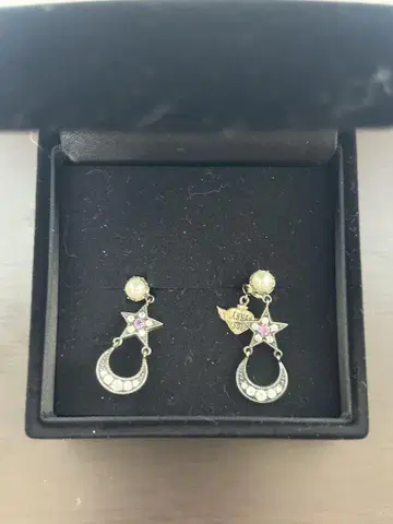 ANNA SUI x 세일러문 귀걸이