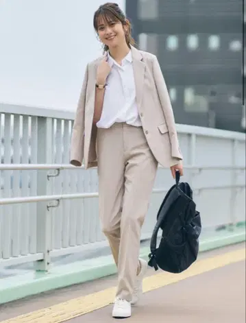 유니클로 베이지 감동 자켓 팬츠 셋업 S 사이즈
