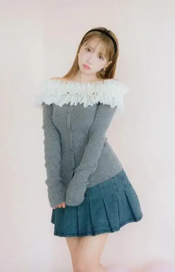 미스트레스 Frilly Off Shoulder Knit Top