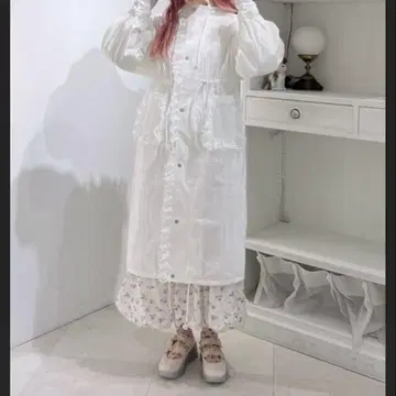 메리제니 프릴 나일론 롱 코트