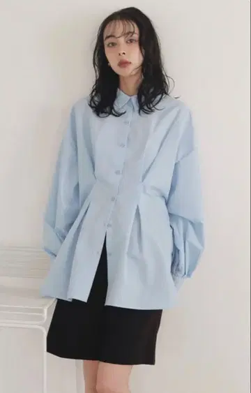 라이트 블루 허리 턱 칼라 셔츠