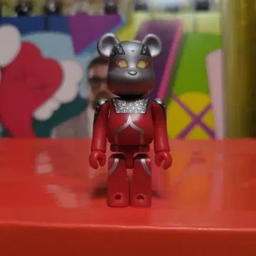 BE@RBRICK 울트라 세븐 100% 베어브릭