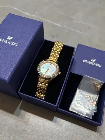 SWAROVSKI 스와로브스키 손목시계 골드