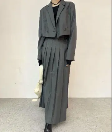 SHORT JACKET WITH PLEATS WRAP SKIRT