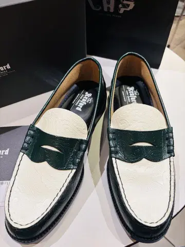 The Kenford Fineshoes/ENBOSSED LOAFERS