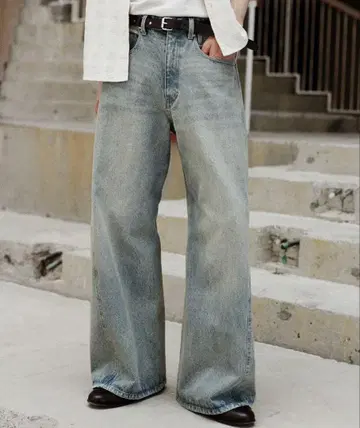 CURVED FLARE BAGGY DENIM
