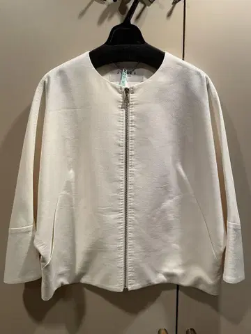 ADORE 화이트 노카라 자켓