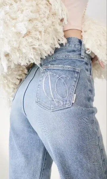 미사용 새상품 Darich 다리치 세미 플레어 데님 팬츠 S 사이즈