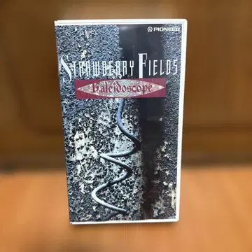 STRAWBERRY FIELDS VHS 테이프