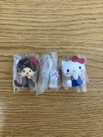 몽치치 x 헬로키티 메지루시 액세서리 3종 세트