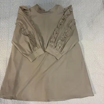 프릴 리본 포함 베이지 튜닉