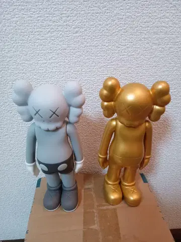KAWS 그레이 골드 피규어 2체 세트 약 20cm