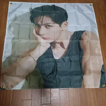 V 스퀘어 플래그