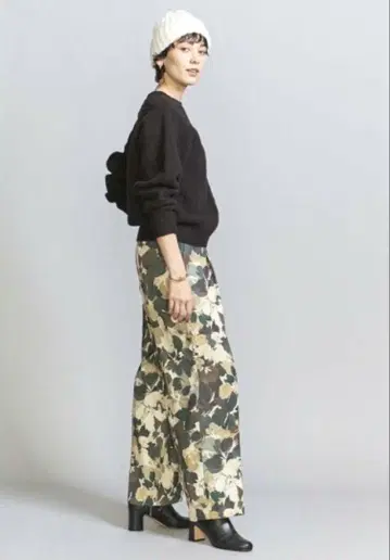 뷰티 앤 유스 와이드 팬츠 카모플라쥬 꽃무늬