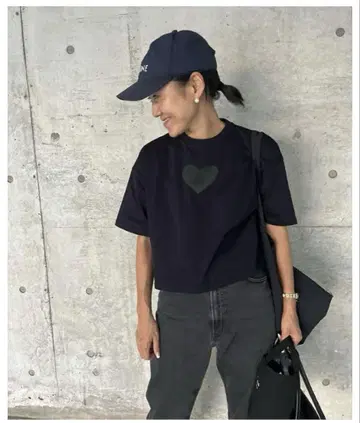 재가격 인하 중 새상품급 COUDRE 크롭 하트 프린트 T 금 네이비