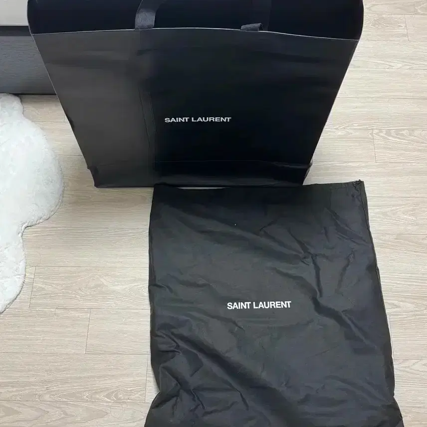 생로랑 이카르 맥시 쇼퍼백 블랙 사진 6