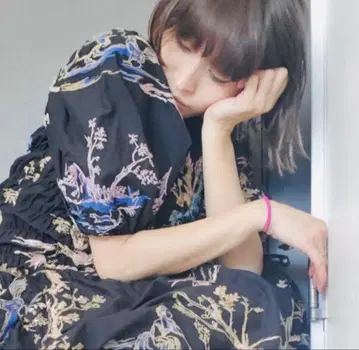 ZARA 꽃무늬 자수 셔링 원피스