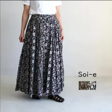 Soi-e / 소와 / 꽃무늬 코튼 스커트 네이비