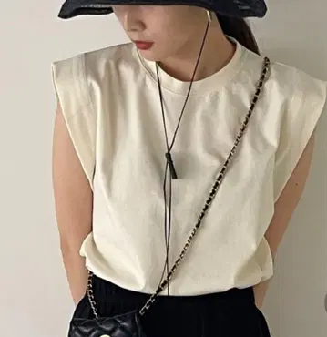 NUGU  슬리브리스 아이보리 T셔츠 F 사이즈