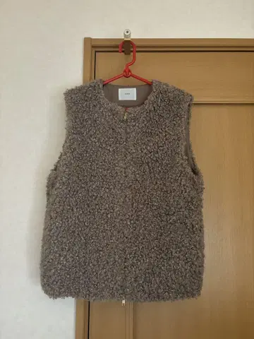 IENA 인조 모피 베스트