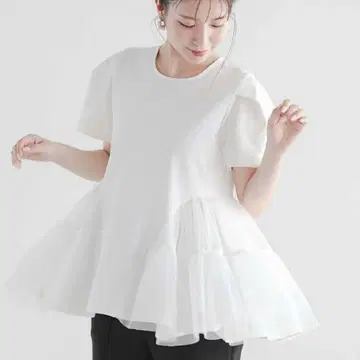 fitmore 핏모어 튤 절개 페플럼 티셔츠 화이트