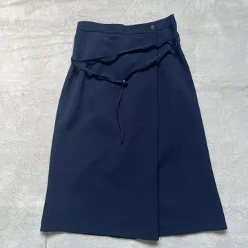 네이비 타이트 스커트 무릎 기장 로페피크닉 벨트