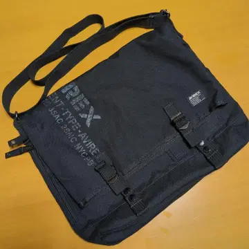 새상품급 AVIREX 숄더백 블랙