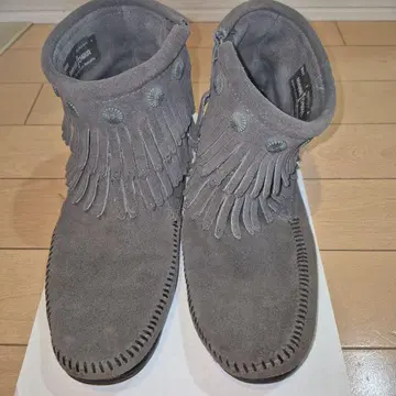 MINNETONKA 그레이 스웨이드 프린지 모카신 숏부츠