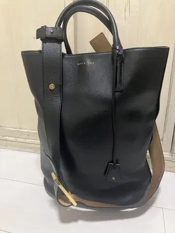 메리 올 타나 버킷형 가죽 백