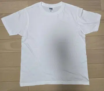 화이트 T셔츠 짧은 기장 사양 박스 실루엣 컴팩트 티셔츠