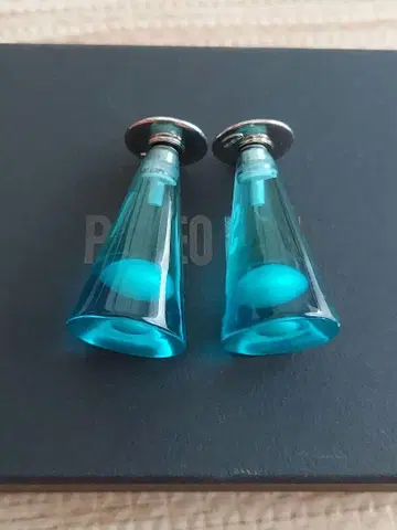 파란색 귀걸이
