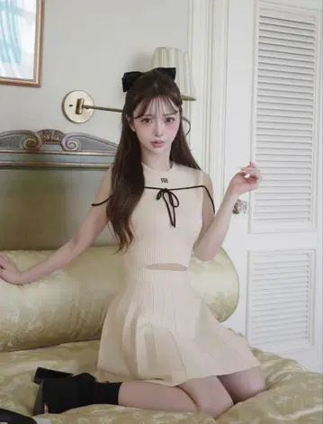 다리치 허리 오픈 스트링 니트 미니 원피스 아이보리