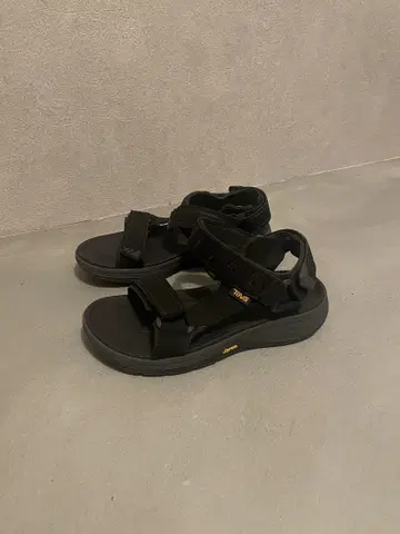 Teva/MENS STRATA UNIVERSAL/스트라타 유니버셜