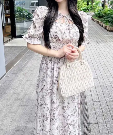 데콜테 오픈 꽃무늬 원피스 INGNI