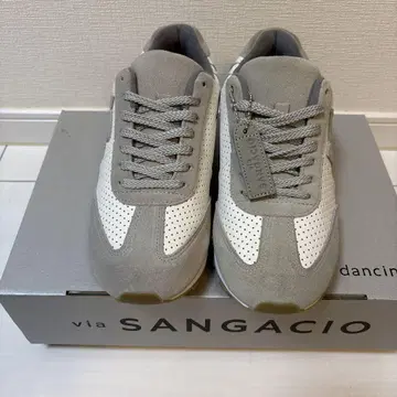 뉴즈 MOM x BRANDALISED 콜라보 스니커즈