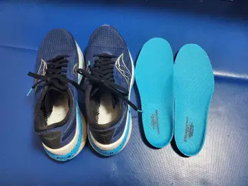 Saucony 네이비 러닝화