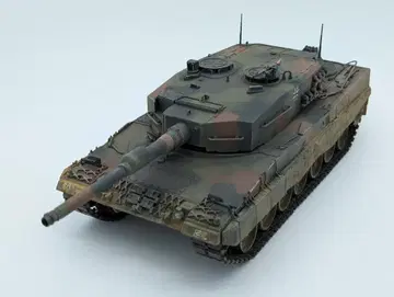 이탈레리 1/35 레오파르트 2A4 완성품