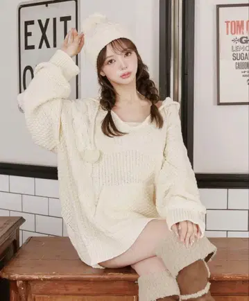 Darich 케이블 DD 로고 V넥 니트 후디