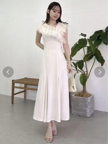이소재 프릴 머메이드 원피스