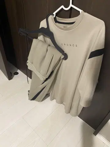 크로노스 cronos 셋업 베이지 M 사이즈