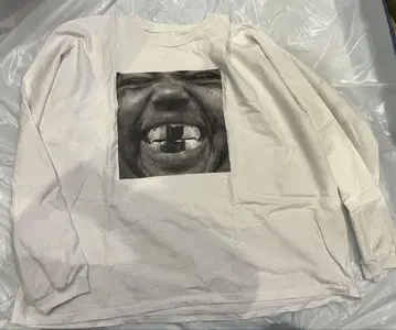 yeezy Bully 화이트 긴팔 티셔츠 사이즈 3
