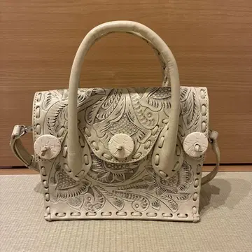 그레이스 콘티넨탈 카빙 트라이브스 핸드백