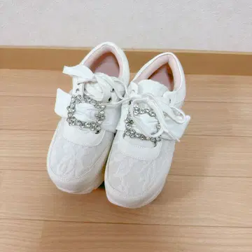 YOSUKE 요스케 통굽 비쥬 버클 스니커즈